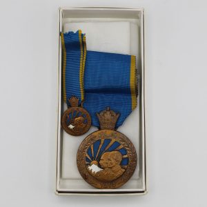 مدال برنز 50 سالگی شاهنشاهی پهلوی 2535 پدر و پسر 2535 - با ربان فابریک و جعبه