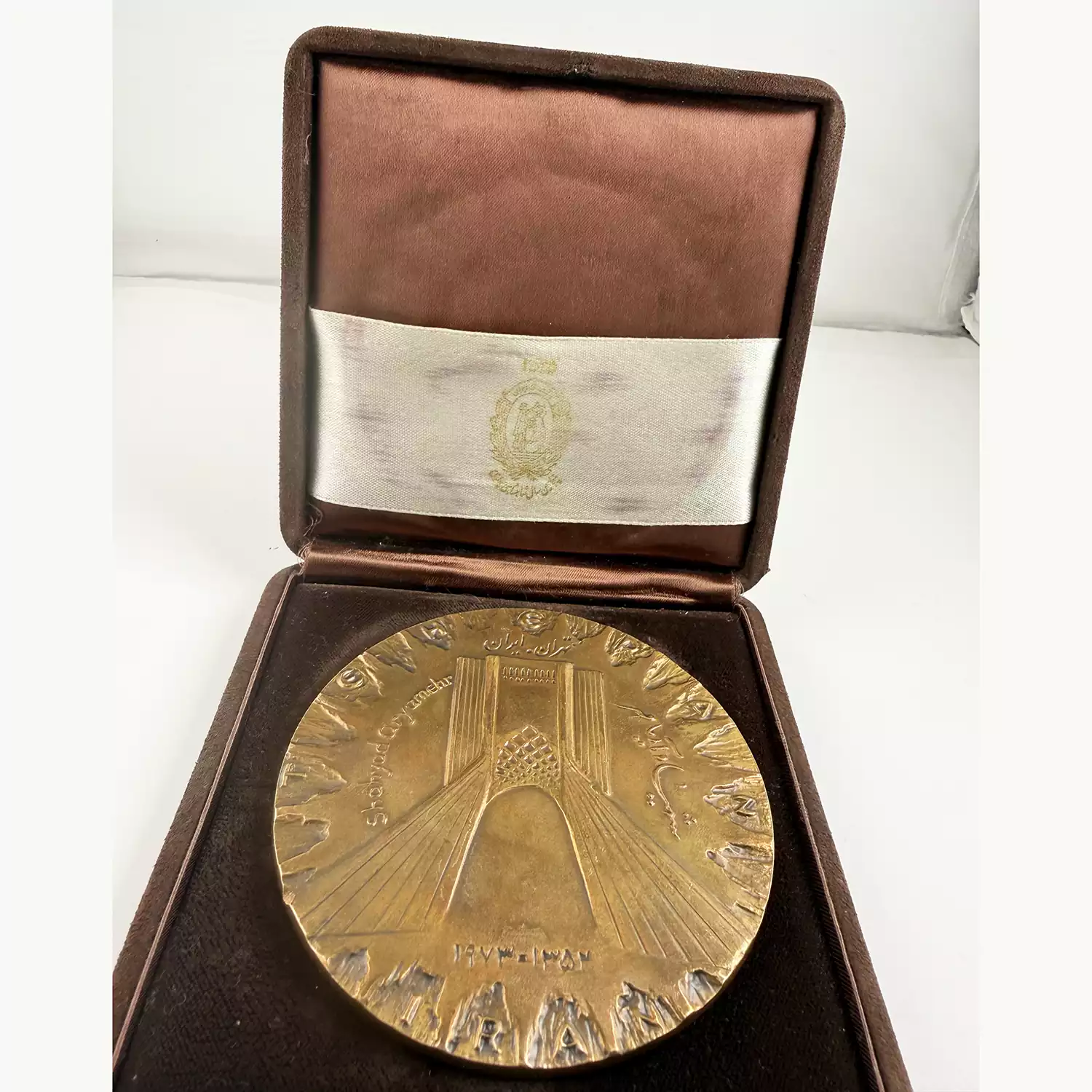خرید مدال میدان شهیاد برنز - سه رخ محمدرضا شاه پهلوی 1352